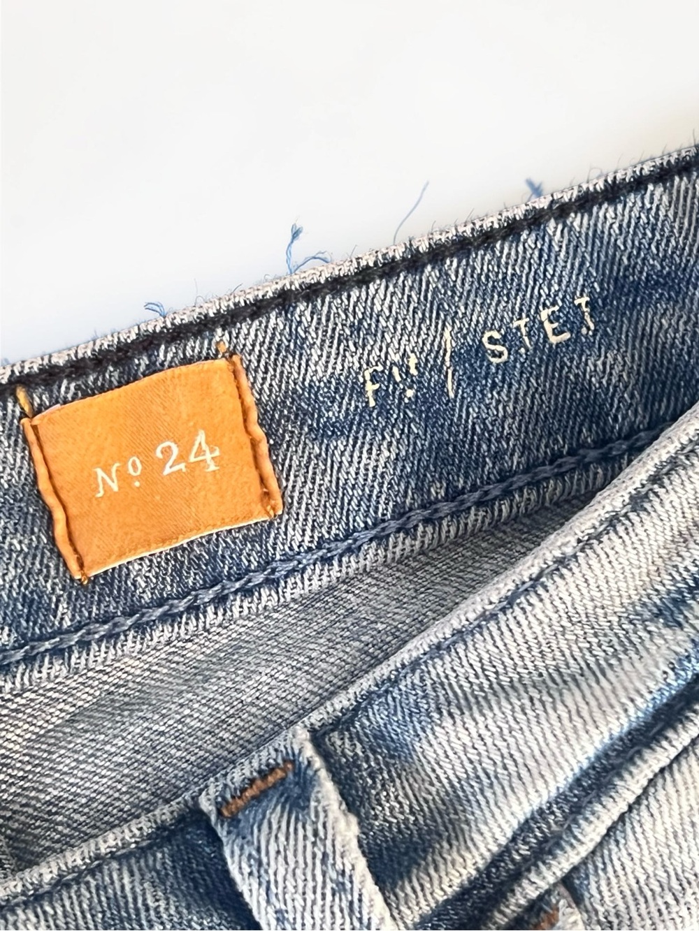 Anthropologie Pilcro and the Letterpress Distressed Denim Shorts Size 24 - Picture 7 of 13